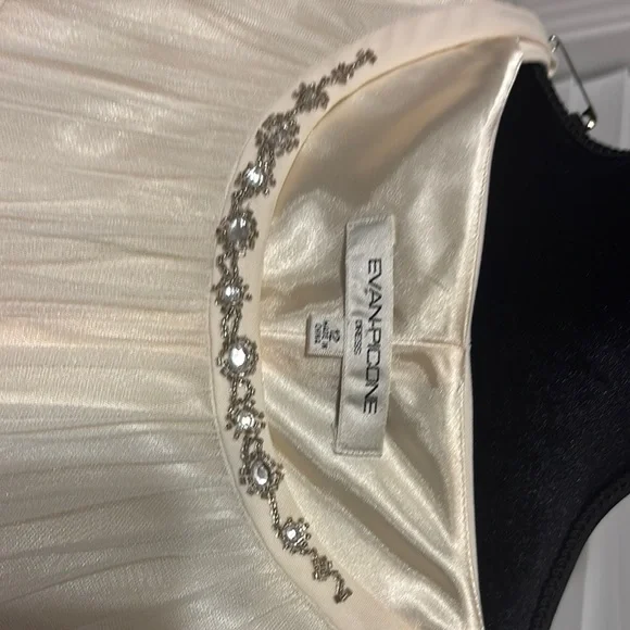 Evan Picone Cream Sheath Dress with Flutter Cap Sleeves - Picture 2 of 3